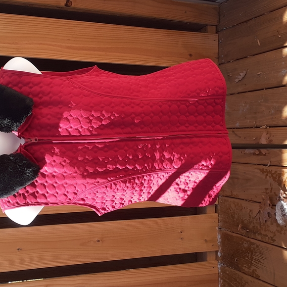 Quilted Vest w/ Removable Faux Fur Collar - Picture 11 of 11